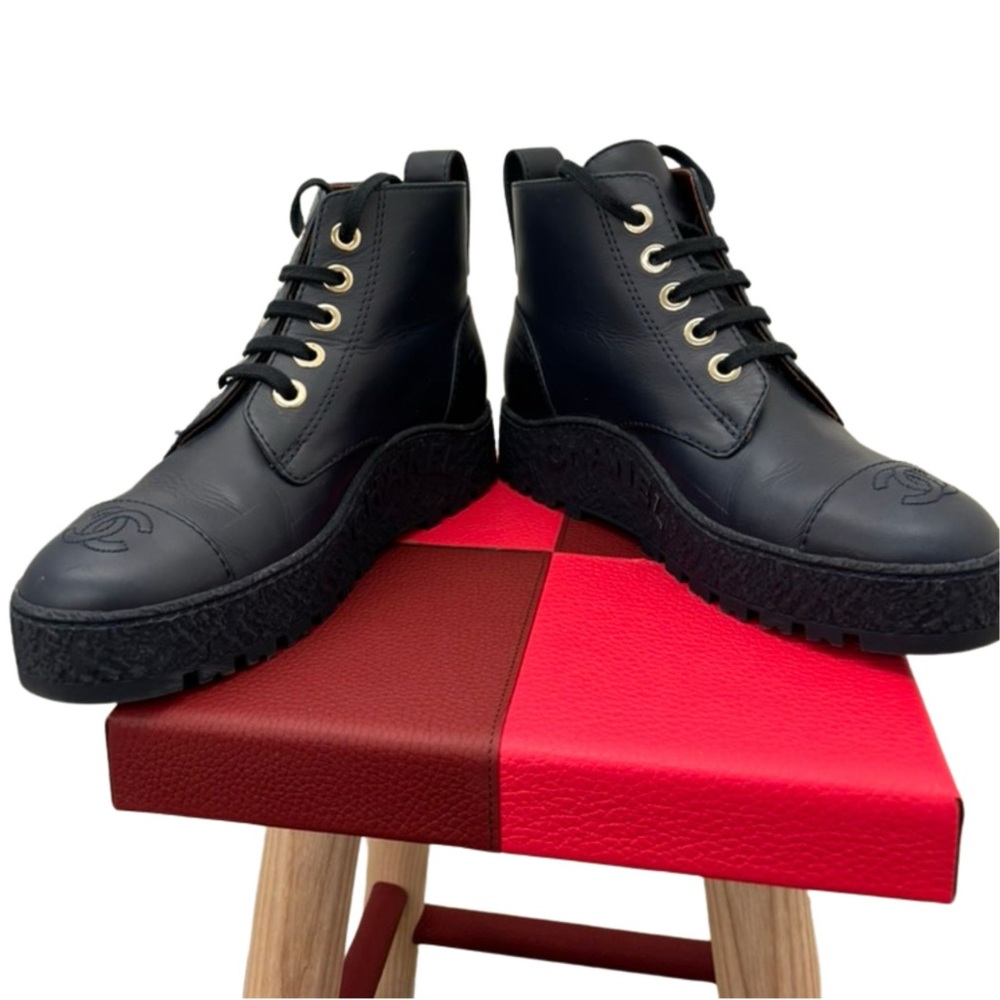 Chanel 2021 Interlocking CC Logo Combat Boots (Navy, Size IT 37)